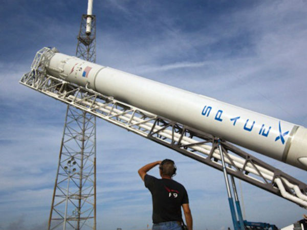 சொந்த மண்ணிலிருந்தே: சொந்த மண்ணிலிருந்தே: