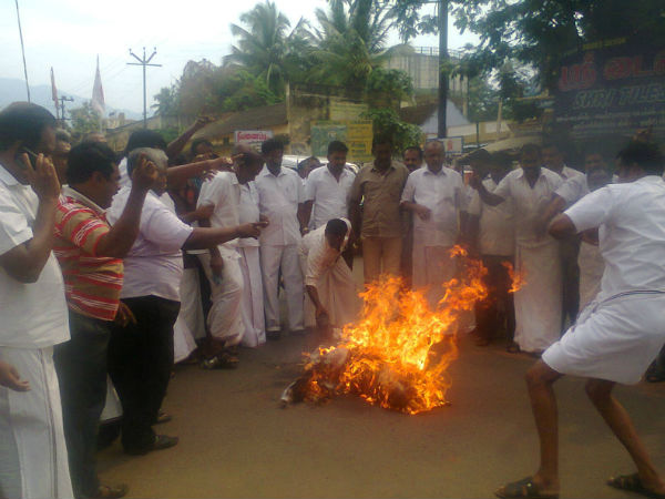 கல்வீச்சு - கொடும்பாவி எரிப்பு