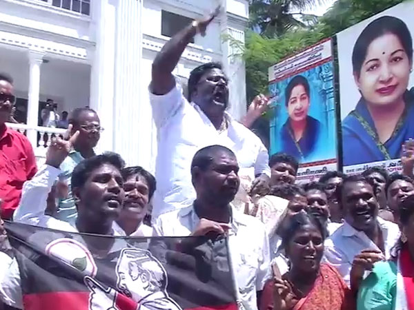 ஏடிஎம் மையங்கள் மூடல்