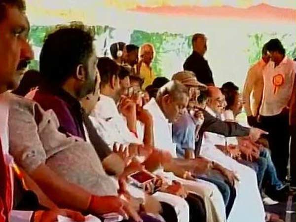 யார் யார்?