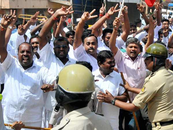 பல மணி தவிப்பில் மக்கள்