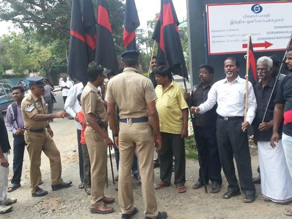 tpdk-protest-over-dd-s-telecast-of-rss-leader-speech