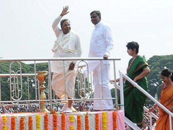 அது ஷூ இல்லை, சாக்ஸ் அது ஷூ இல்லை, சாக்ஸ்