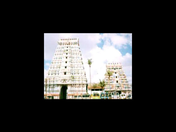 கோவில் கோபுரத்தில் தீ