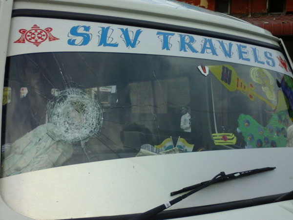 ADMK men attack Karnataka vehicles, but police refuse to book them