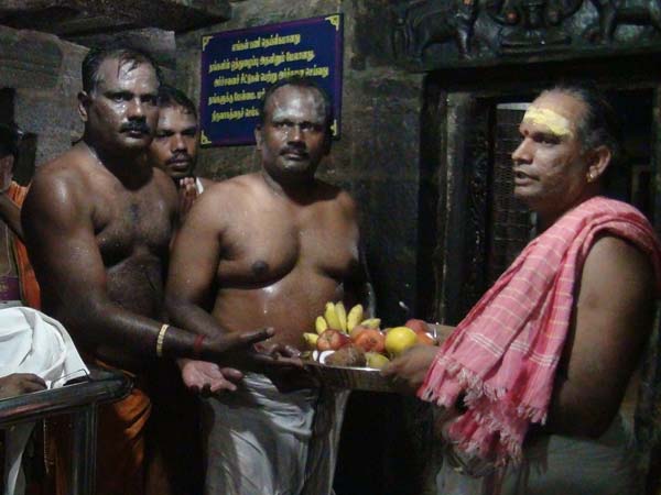 ஏழைகளுக்கு உதவி ஏழைகளுக்கு உதவி