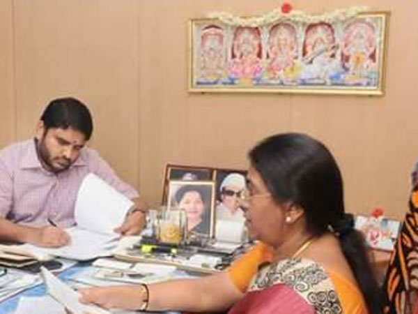 அண்ணா படத்தை மறைத்த ஜெயலலிதா