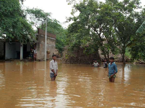 வெள்ளத்தில் வாழ்க்கை