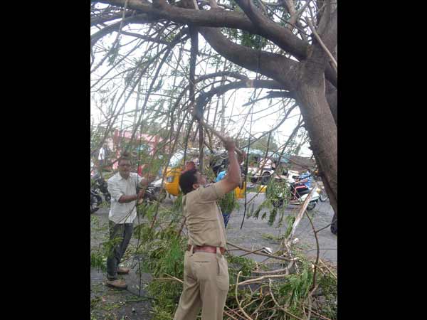 காவல்துறை உங்கள் நண்பன்