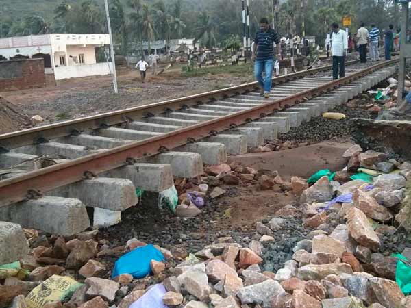 ரயில் தப்பியது