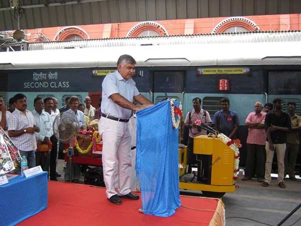 தபால் பைகளால் டிராபிக் ஜாம்!