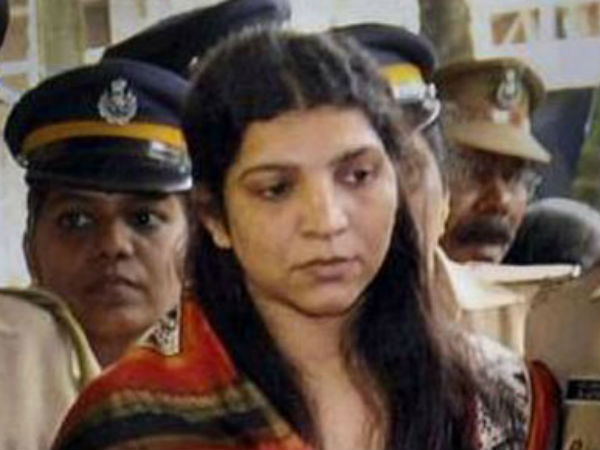 பின்னணியில் அரசியல்: