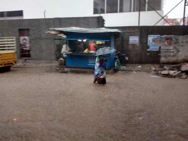 தேங்கிய தண்ணீர்
