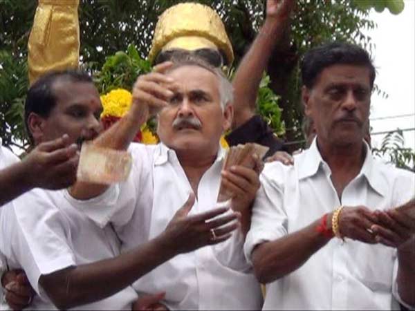 கட்டுக்கட்டாய் பணம்