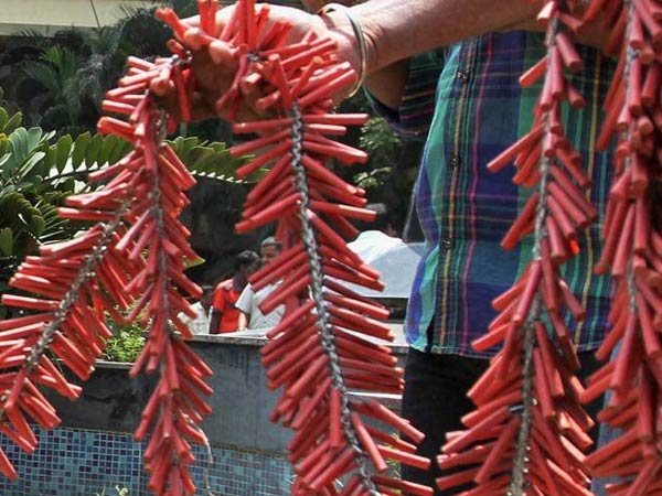 பதபதத்துப் போகும் பட்டாசுகள்...