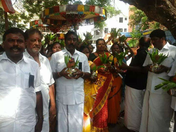 வேல் சைஸுக்கு தக்கன காசு தருவோம்ய்யா!