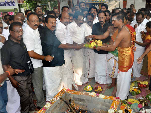பறவைக்குத்தான் காசே!