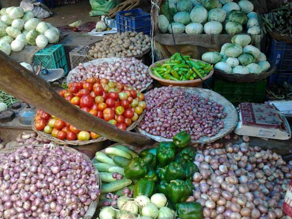 கூடவே வாரச் சந்தையும்