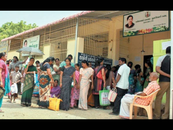 முகப்பேர் தியேட்டரில் வாரச் சந்தை