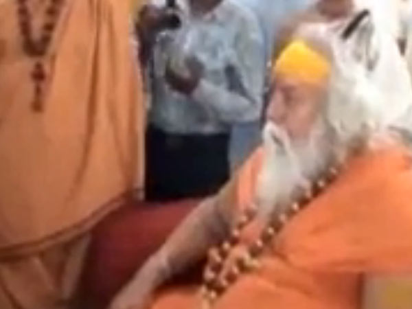 சாதுக்கள் கூட்டம்