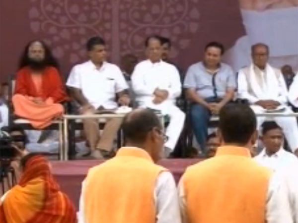 இவர் யார் சொல்வதற்கு