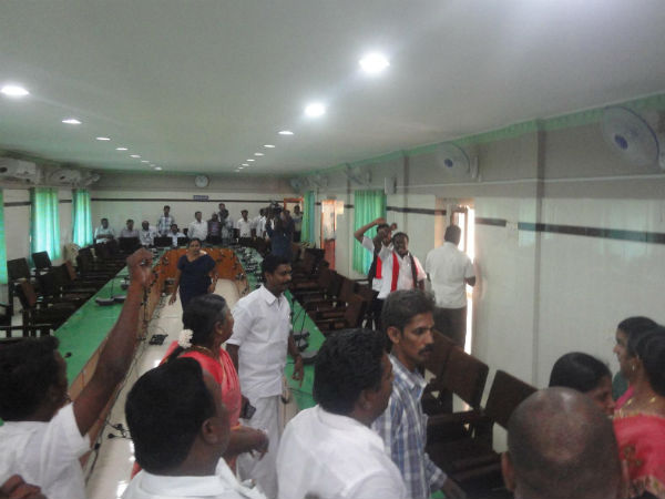 ஒரே நொடியில் 78 தீர்மானங்களும் நிறைவேற்றம் ஒரே நொடியில் 78 தீர்மானங்களும் நிறைவேற்றம்