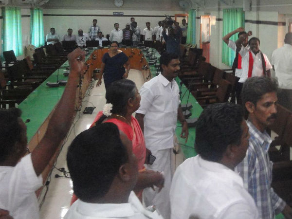 கருணாநிதி போட்டோவை வைக்கச் சொல்வோம் கருணாநிதி போட்டோவை வைக்கச் சொல்வோம்