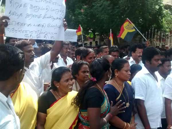 அள்ளிய போலீஸ்