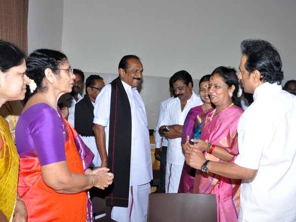 ஒரே விமானத்தில்