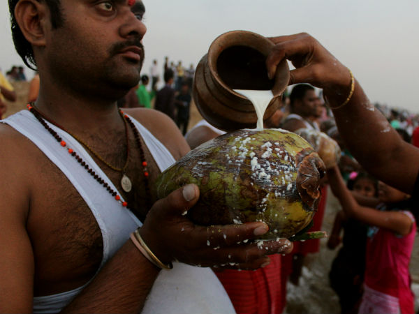 தமிழக தொழிலாளர்கள் குறைந்ததால்