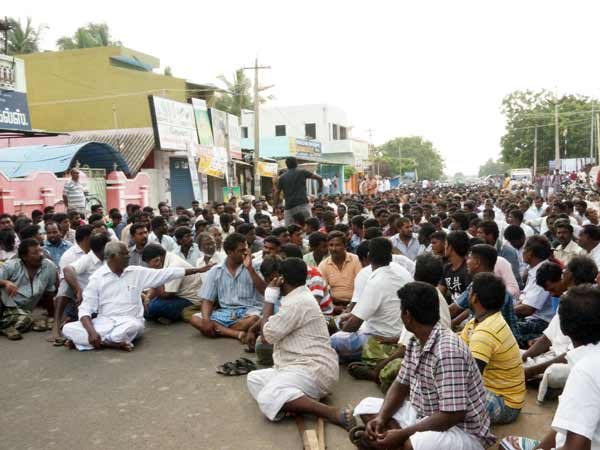 Students and workers stranded in Rameshwaram
