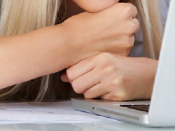 காரணமின்றி டிஸ்மிஸ்