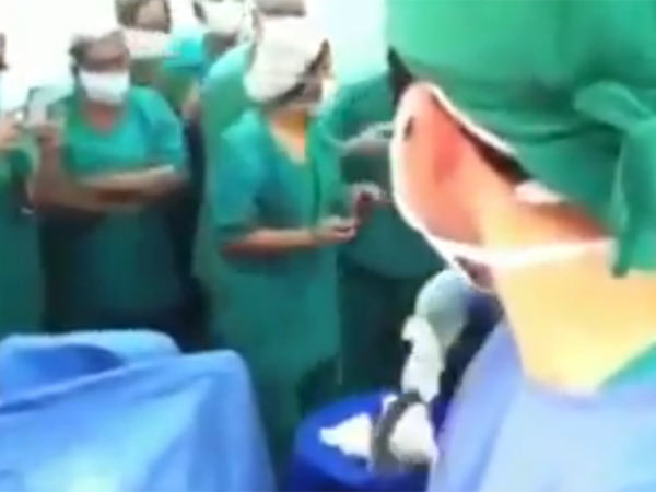 கூச்சலிட்டு ஆரவாரம்: