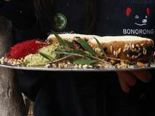 100 வடிவிலான கேக்: 100 வடிவிலான கேக்: