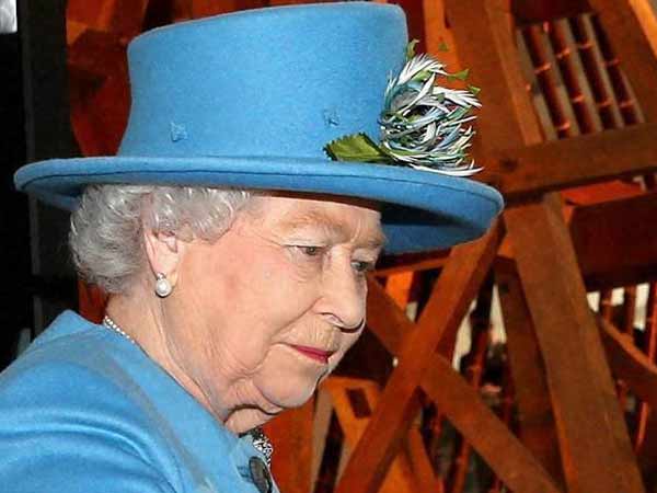 எலிசபெத் மகராணியின் வாழ்த்து: எலிசபெத் மகராணியின் வாழ்த்து: