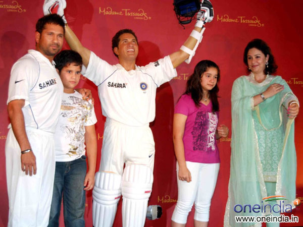 இரு குழந்தைகளுக்கு பெற்றோர்