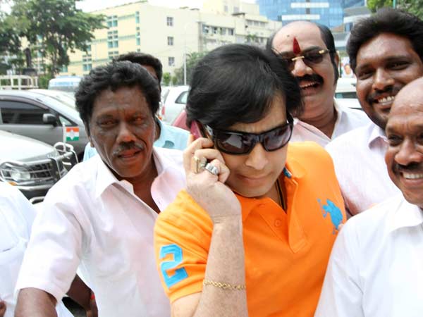 அதையெல்லாம் போய்க் கேட்டுக்கிட்டு