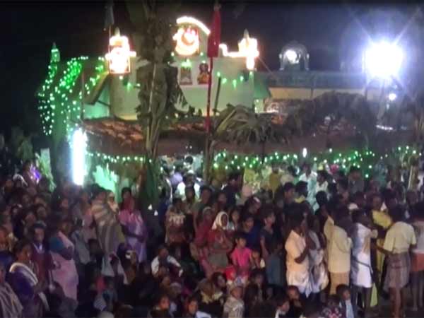 பூக்குழி இறங்க முறையாக விரதம்: