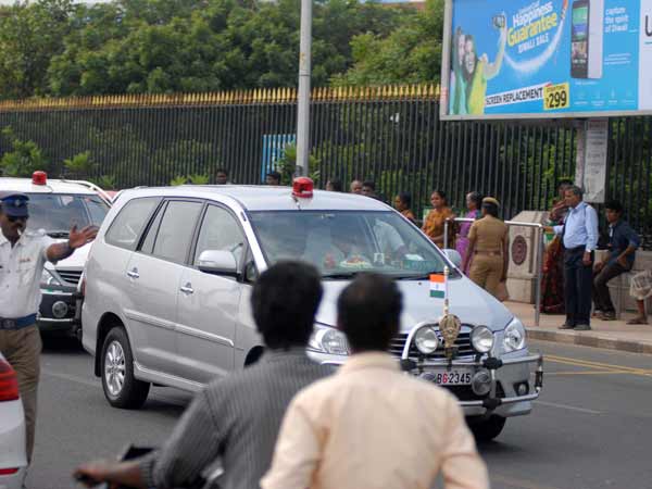 காமராஜர் சாலையில் கண்ட காட்சி
