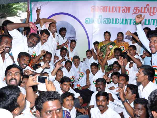 இளைஞர்களுக்கு வாய்ப்பு இளைஞர்களுக்கு வாய்ப்பு