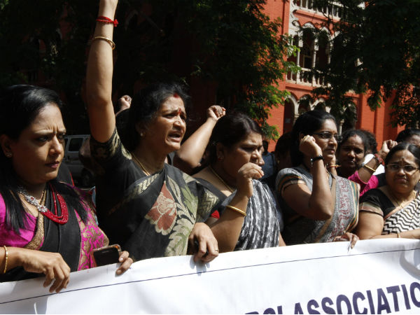 Advocates boycotting courts today