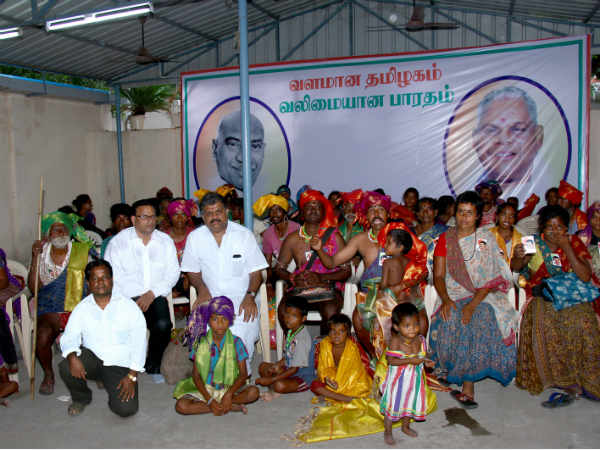 Narikuravar families extend support to G K Vasan