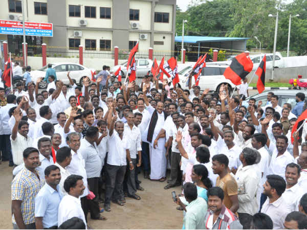 நடந்து சென்றேன்