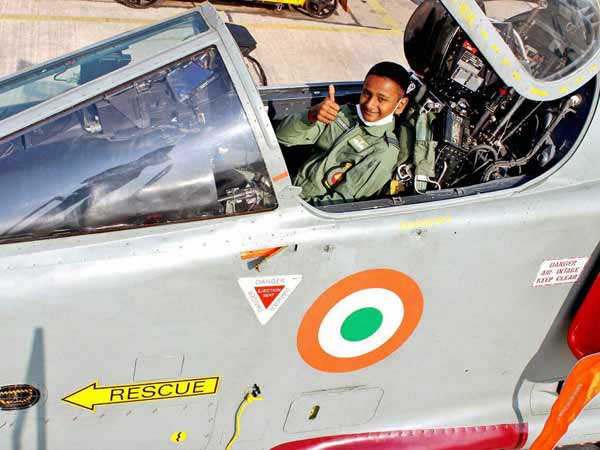 IAF presents ‘wings’ to terminally-ill boy
