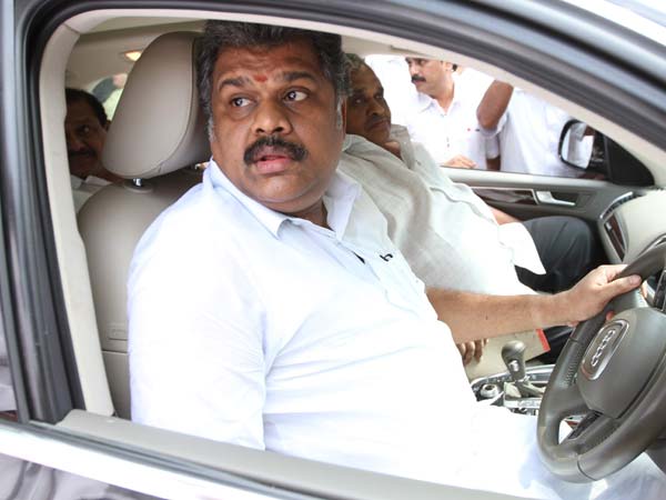 GK Vasan supporter held for attacking Cong. functionary's car GK Vasan supporter held for attacking Cong. functionary's car