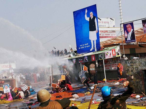 Rampal evades arrest even as police storm his ashram Rampal evades arrest even as police storm his ashram