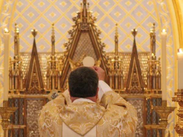 Spanish police arrests 4 priests in pedophile probe Spanish police arrests 4 priests in pedophile probe