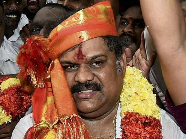 கோஷ்டிப் பூசல் குறைவு