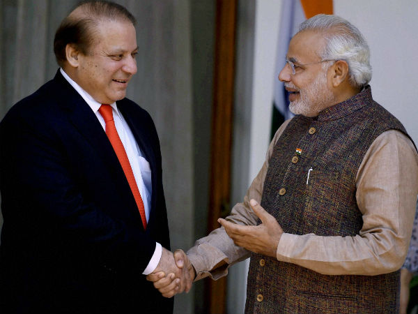 Narendra Modi, Nawaz Sharif shake hand, meet briefly at SAARC retreat Narendra Modi, Nawaz Sharif shake hand, meet briefly at SAARC retreat