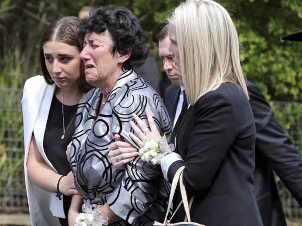 தாயார் விர்ஜீனியா